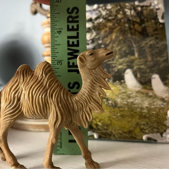 2 plastic nativity camels made in Italy Christmas manger - Picture 9 of 14